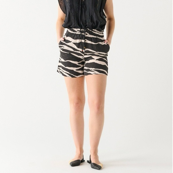 H&M Pants - H&M Black and White Patterned Shorts